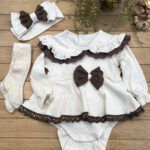 Kız Bebek Fiyonklu 3 Parça Romper Çoraplı Bandanalı Yenidoğan Tulum Body – Krem Kahve