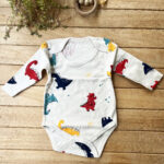 %100 Pamuk Ribana Dokulu Uzun Kollu Fitilli Dinazor Desenli Çıtçıtlı Body