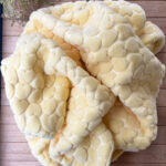 Sarı Kalp Kabartmalı Kalın Peluş Battaniye 100*120 cm