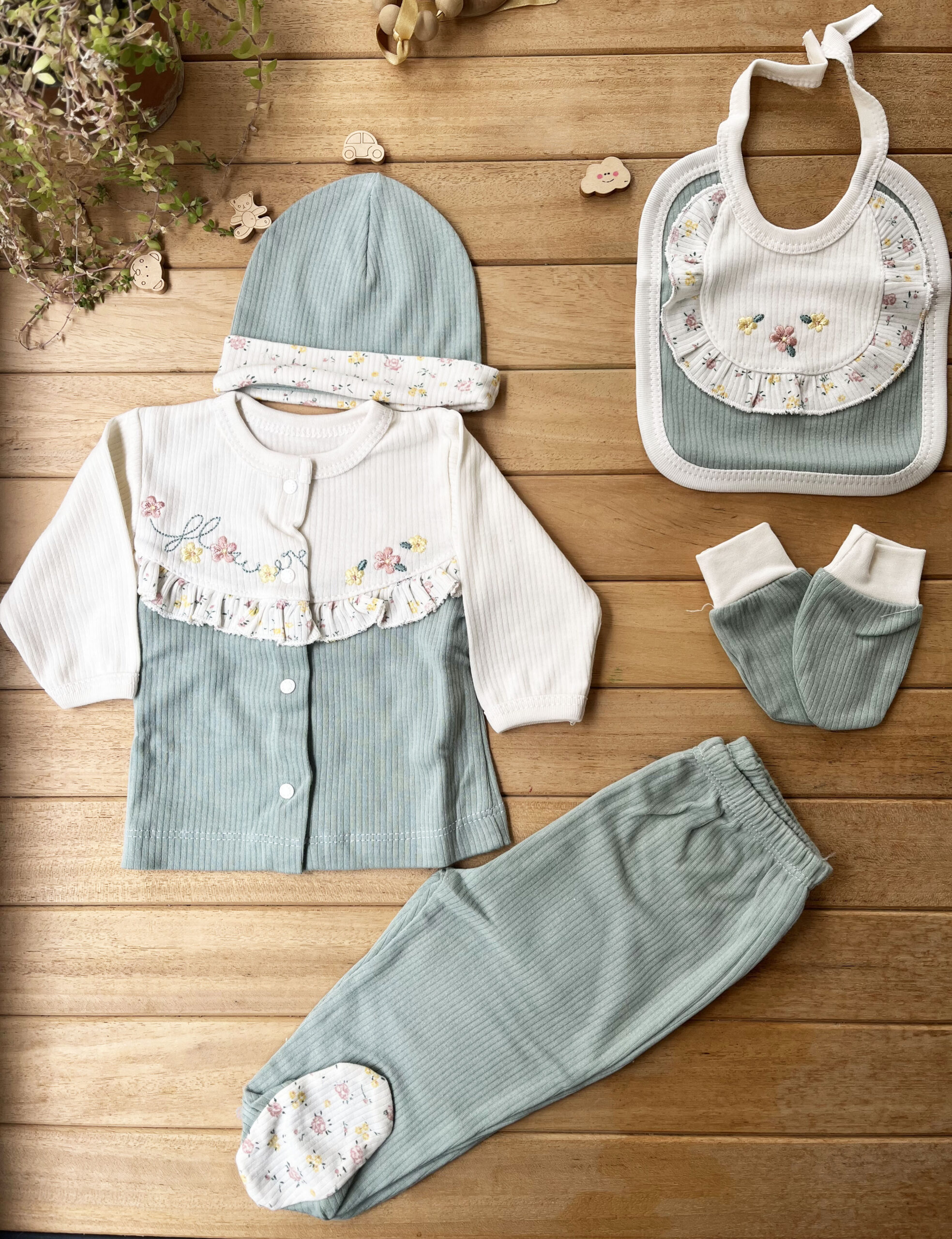 MK1T677M2425 % 100 Pamuk Yenidoğan Bebek Hastane Çıkış Seti 5 Parça - Çiçek Desenli Yeşil - Görsel 1