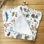 Ön Tarafı Müslin Arka Tarafı Vafıl Kumaş Kenarları Ponponlu Orman Desenli Çift Katlı Battaniye