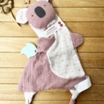 Mammaso Yaprak Diş Kaşıyıcılı Sevimli Koala %100 Pamuklu Müslin Uyku Arkadaşı -Gül Kurusu