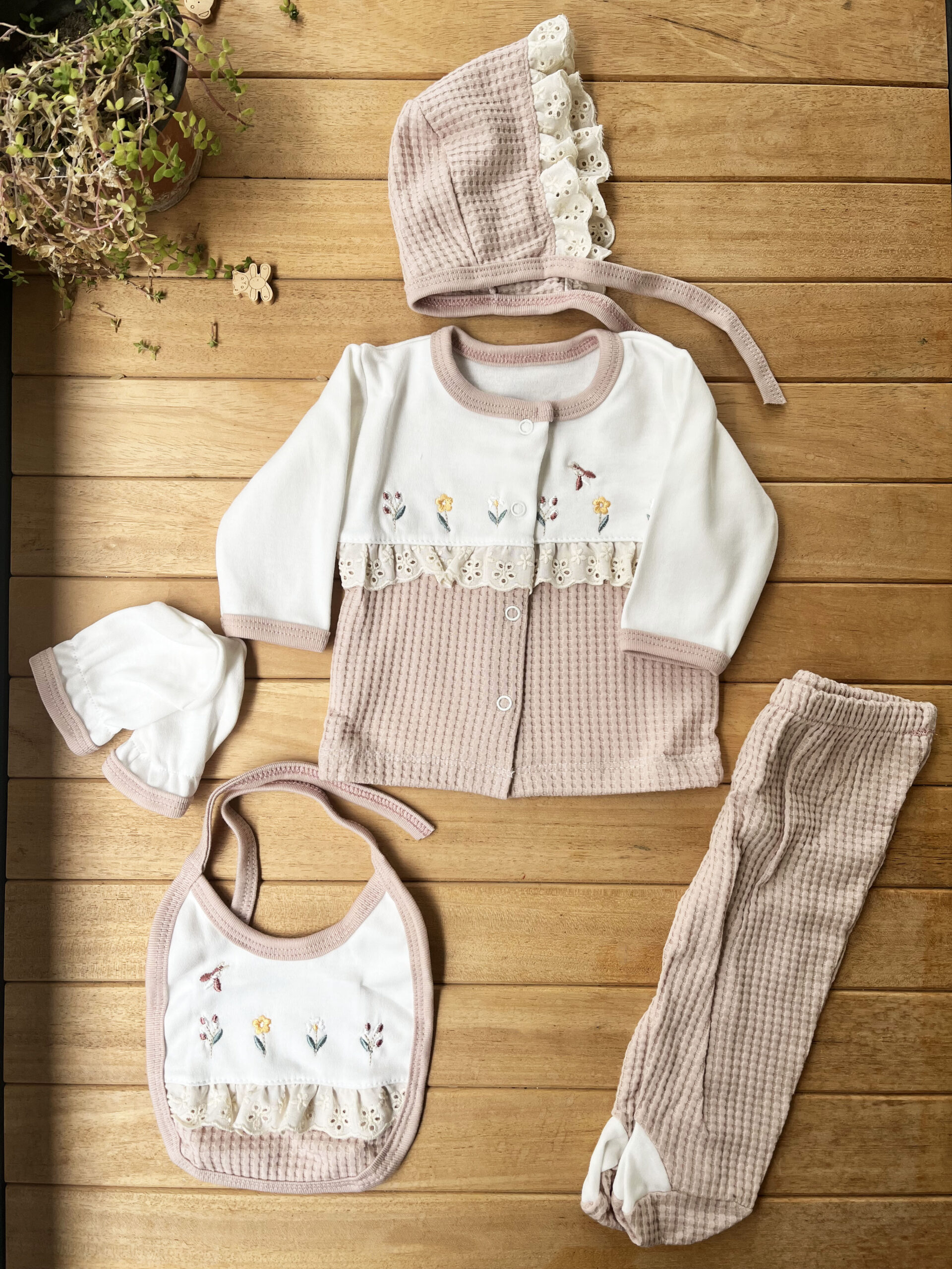 IMG_2773 1 Turp Waffle Kumaş %100 Pamuk Fistolu Çiçekli 5'li Hastane Çıkış Seti-Pembe - Görsel 1