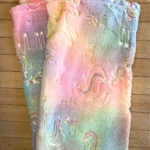 🦄 Karanlıkta Parlayan Unicorn Desenli Kız Bebek Battaniye 90x110 cm – Neon Fosforlu